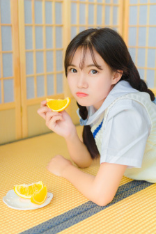 麻豆秋白色蕾丝半身裙